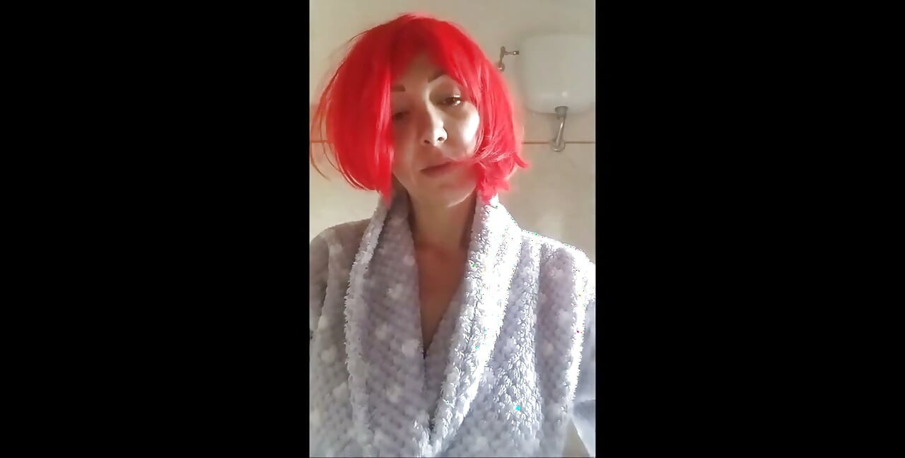 Cepillarse los dientes es importante y a Chantal le encanta llenar su boca de ... Pasta de dientes