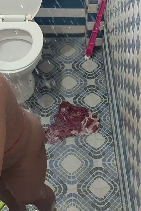Hot Girl Viral Bathroom Show
