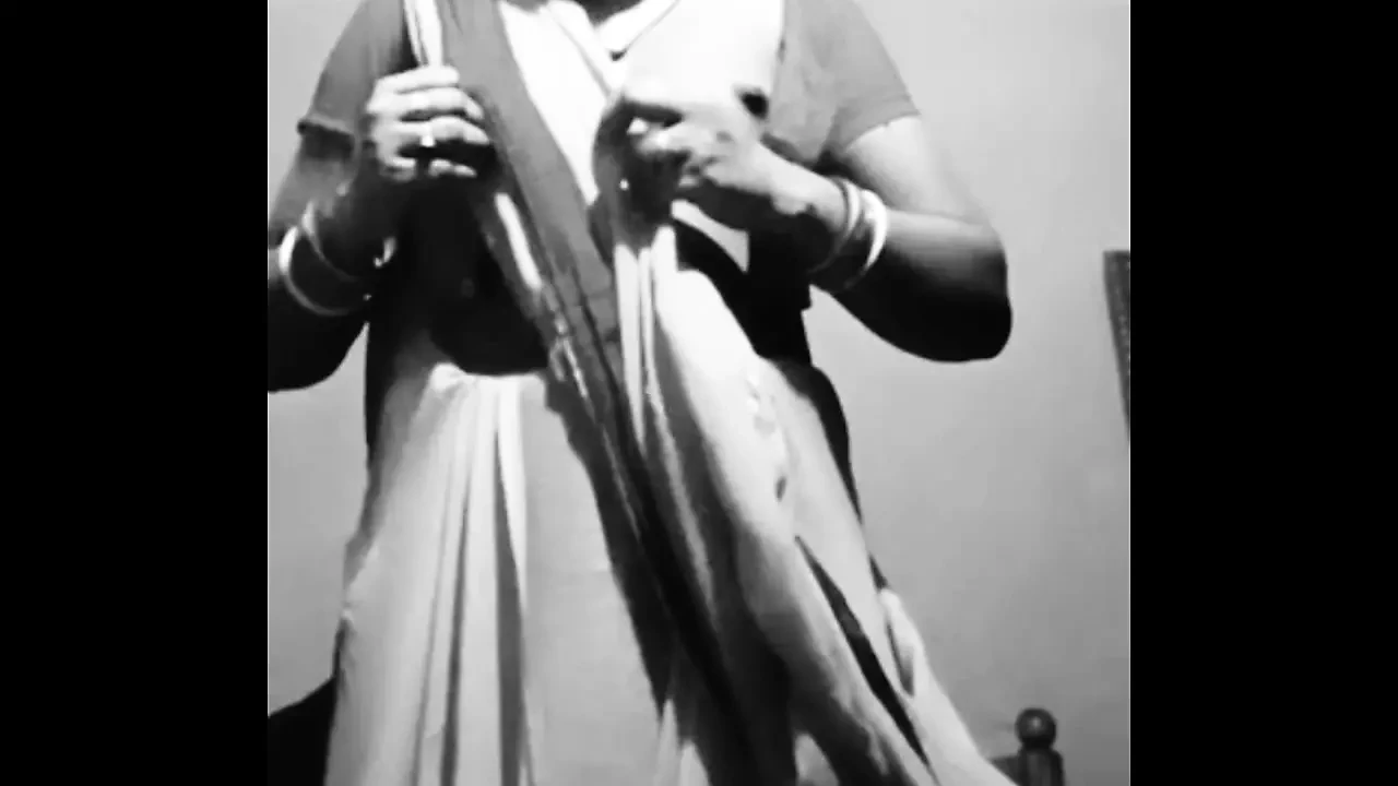 Village bhabhi sarees flash on camera