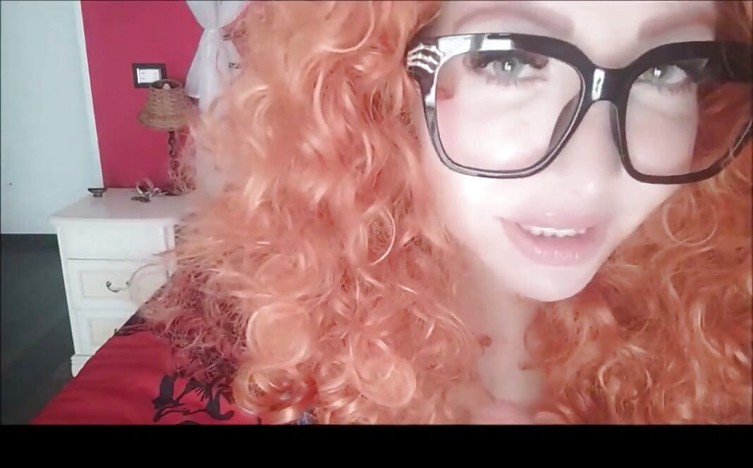 Mijn twee passies? Anaal en cosplay. Kijk hoe ik het in mijn anus krijg terwijl ik in een Merida de dappere cosplay ben