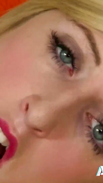 Jessica Jensen, amatrice de grosses bites, se fait baiser au lit par Kevin White | Clip 3
