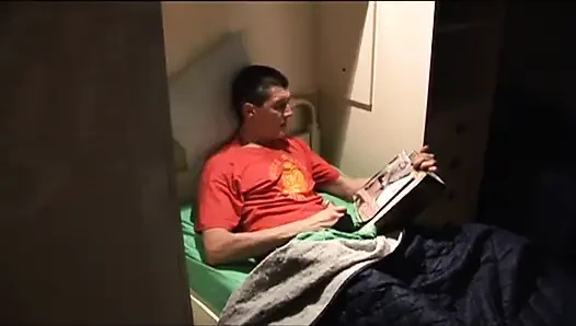 Büyük memeli kıllı amcıklı genç kız götten ağza yarak seviyor