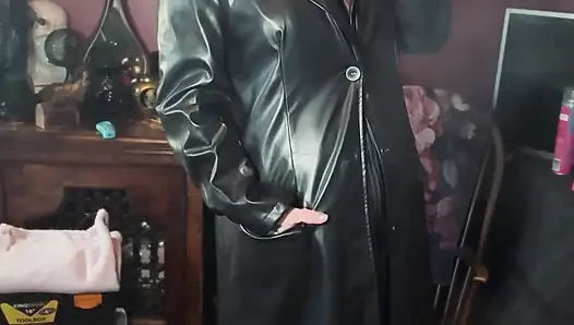 Smoking Mature, Tina Snua Smoking A Cigarette In A Full Length Leather Coat - Smoker