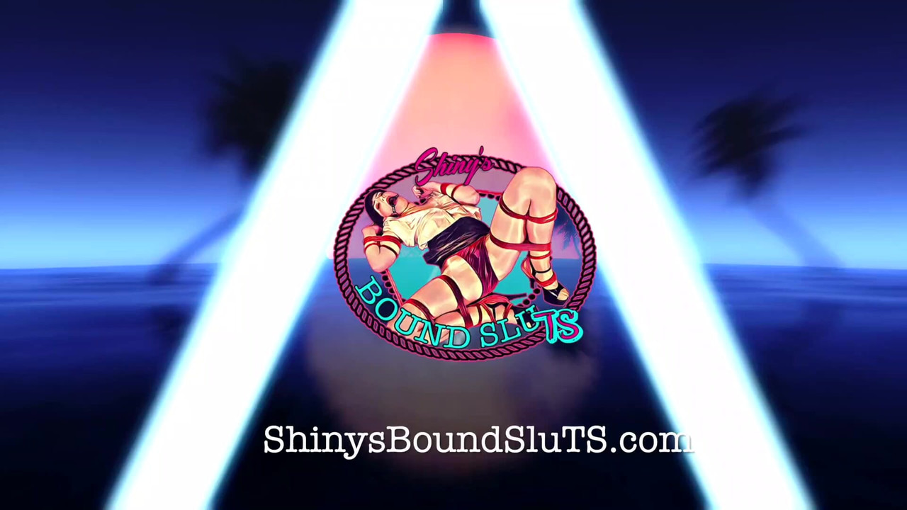 ถูกมัดในสีแดง