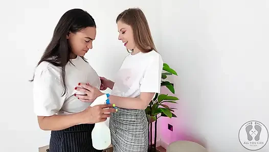 Ana Spears, Alice Maze - офисные работницы, мокрая футболка в среду
