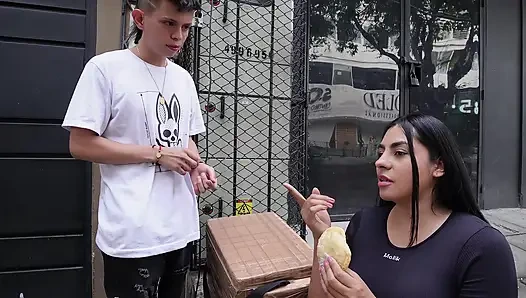 Я исполняю свою ставку девственница продавец Empanada