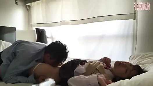 Japon porno yıldızı özel kostümlü sevişmenin tadını çıkarıyor -bölüm 1