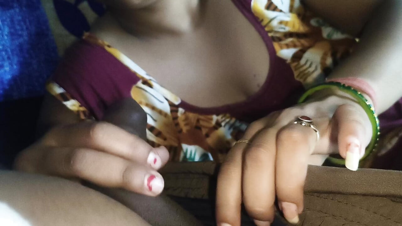 Water came out of the hand of brother-in-law's penis, desi sexy video, sexy video, sex video.
