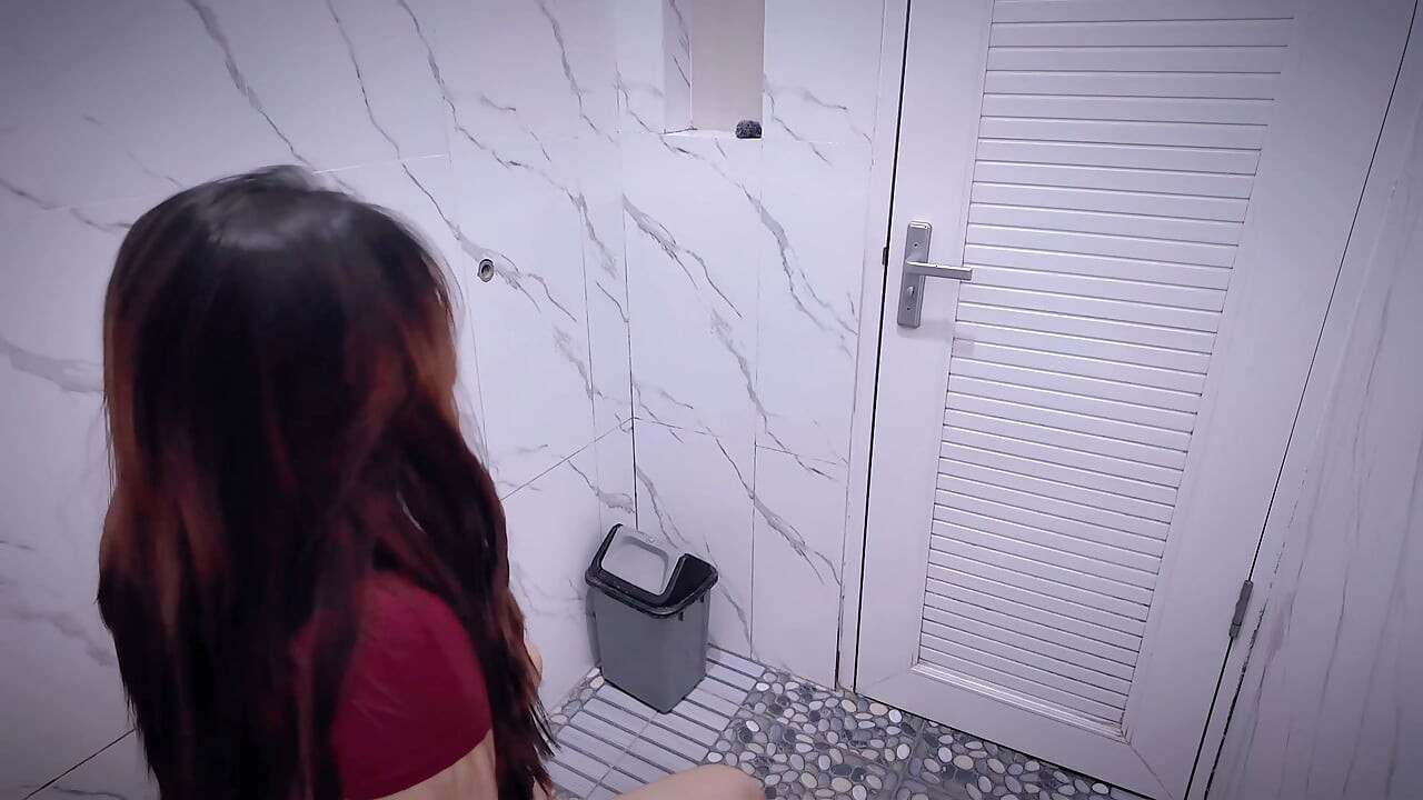 Kasirka iz plave prodavnice je uhvatila ludaču u javnom toaletu