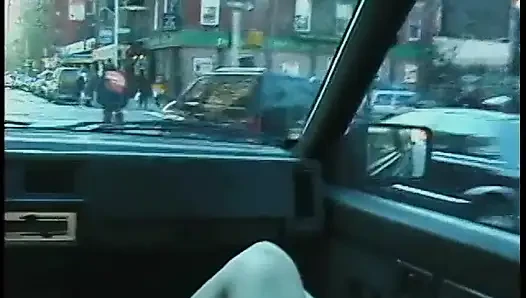 Şehir trafiğinde onu arabada küçük düşüren sapık ile banliyö kızıl saçlı araba sikişiyor