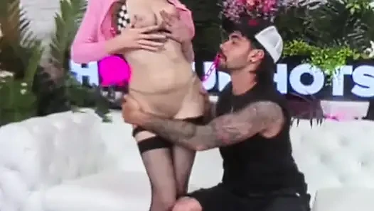 Pantat bahenol breezy bri dientot habis-habisan sambil nyepong kontol!