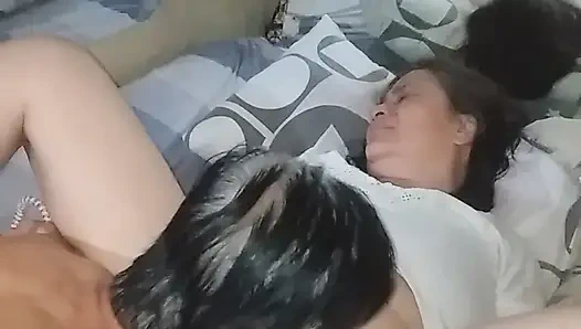 Şubatın ilk günü.karımı sikiyorum het ıslak amcığın içinde uzun ve kalın yarağım için l8nging yapıyor