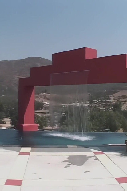 The Wide Ass of Blondes