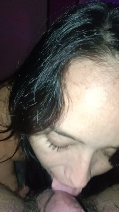 SEXY HOTWIFE BLOWJOB CUCKOLD