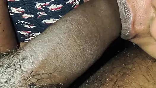 Merhaba sevgililerin bugün küçük bir sakso çünkü aniden mastürbasyon yapıyor