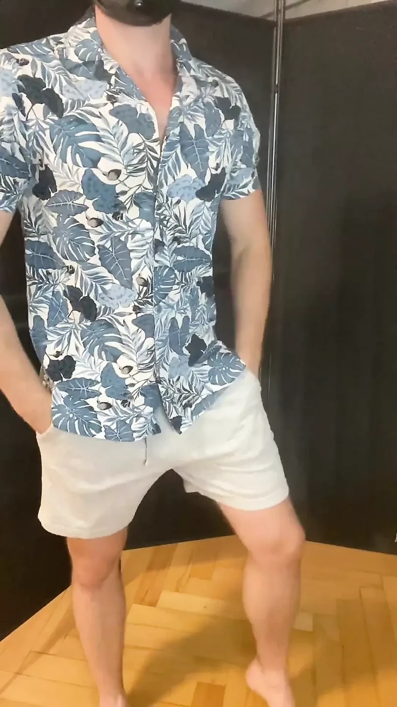 uma pequena performance de atuação na câmera: fiquei nua, me acariciou e deu minha bunda a uma palmada firme. Quente e com uma Torção Picante!