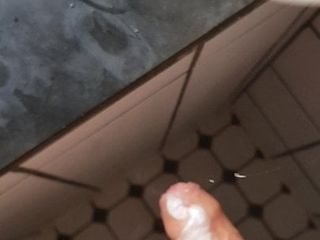 Lavage de bite avec du savon vaginal