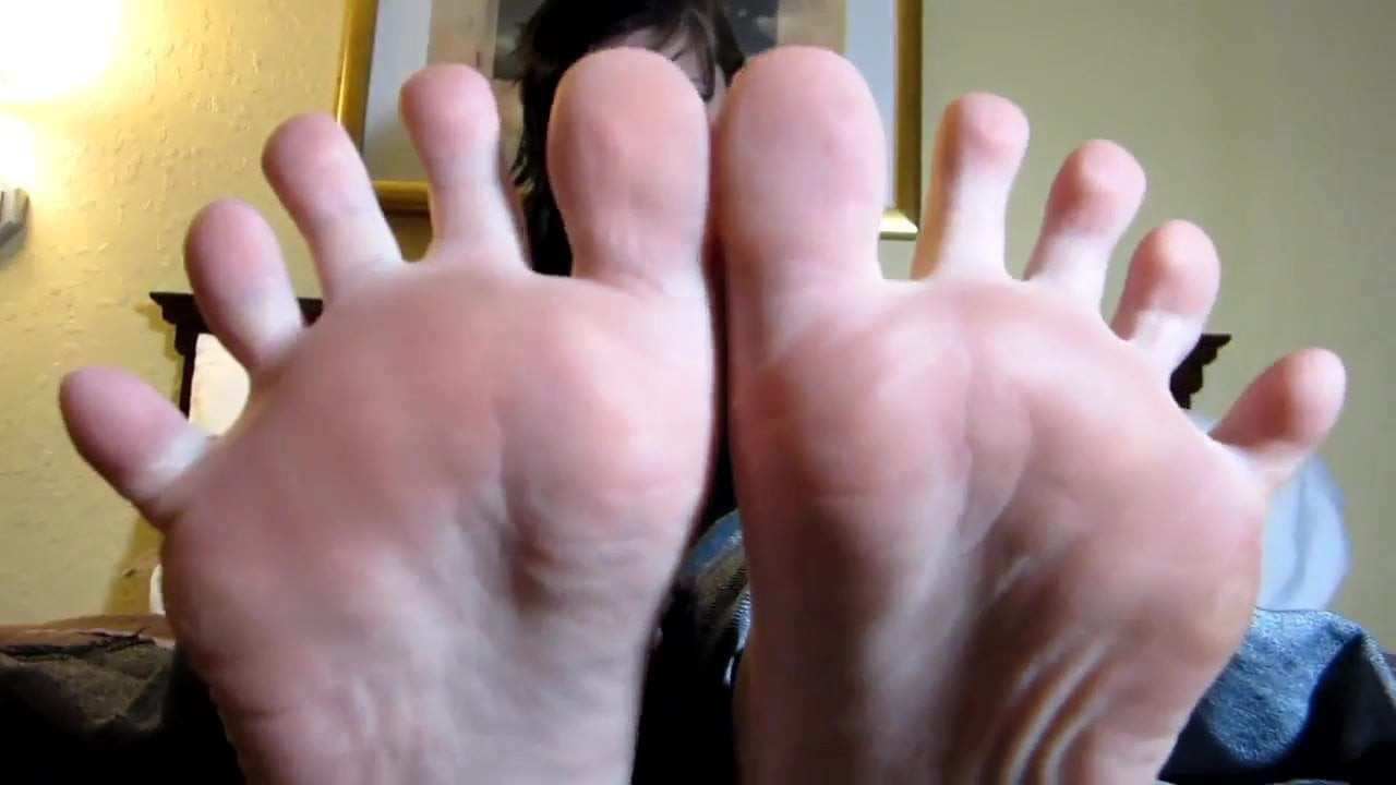 Sexy emo Bunny and her sexy feet! Toe Sucking