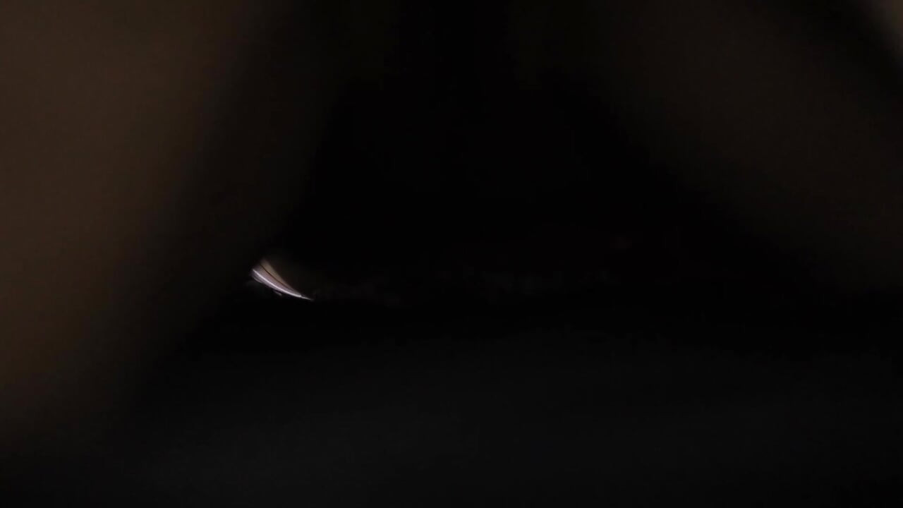 メイドはわざと下着を履かず、雇い主である最新のインドネシアポルノに犯されるのを狙った