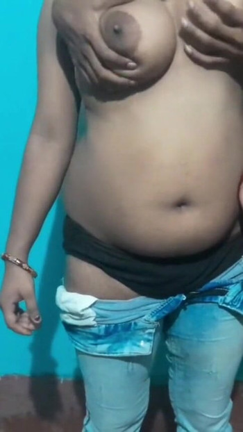 Momen yang mendebarkan dari "kakak ipar dientot, saale sendirian di rumah"