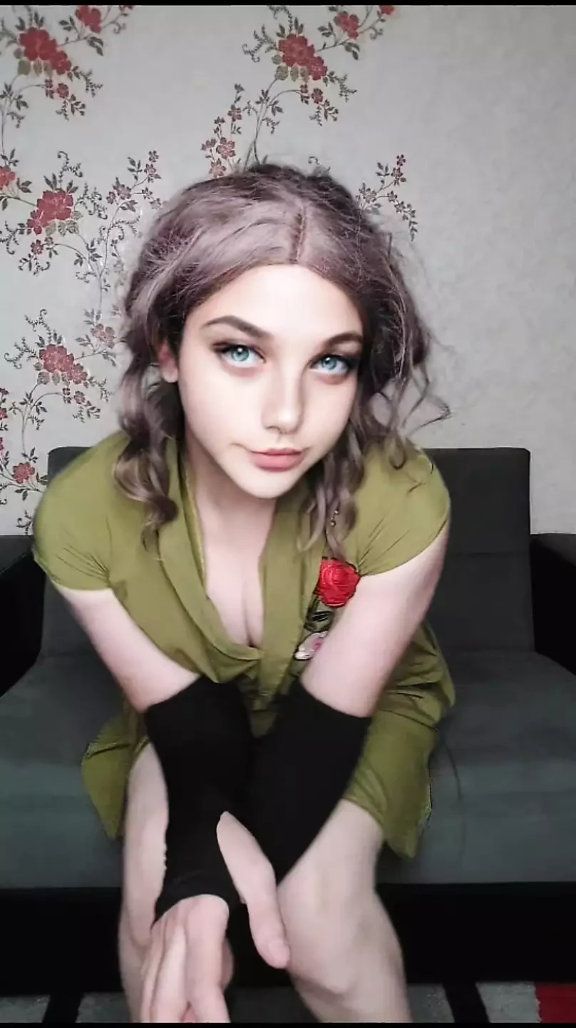 Fabulous in Green: Three Wigs, One Dress, and Smooth Girly Legs!
