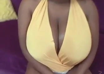 モンスターブラックおっぱいミアナが白いペニスをしゃぶる