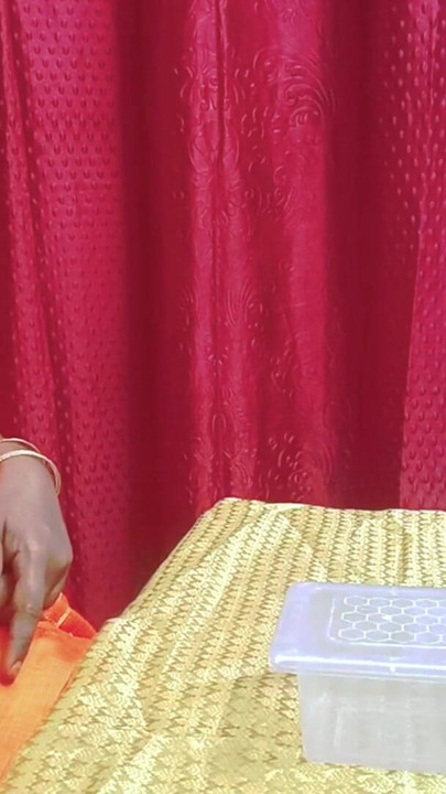 Doktorin, die einen impotenten typen in ihrem stil behandelt und gab einen schönen handjob mit Ölmassage mit vollem tamilischem audio | Clip 1