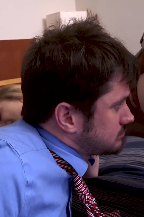 ケイシー・バレリーニの寝取られが彼女の黒いペニスが喘ぐのを見ている