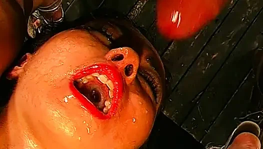 Ggg - Шлюховатая Крошка Жадно Глотает Несколько Членов