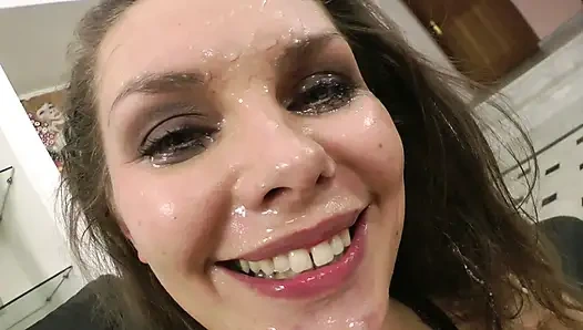 Genç Bir Rus Kızın Yumuşak Poposu İçin Durrissima Çift Penetrasyon