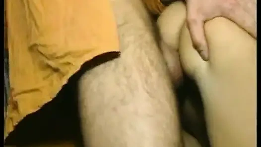 Esmer genç kız sikiliyor ve ağzına boşalıyor