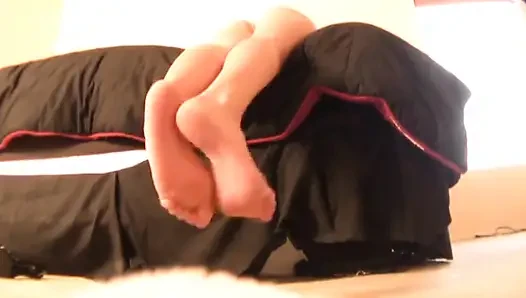 Her oiled feets is for the first time on livecam