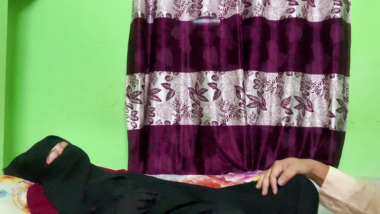 Masa bahagia dihabiskan dengan pelajar di rumah kosong