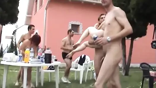 Heiße amateur-sex-party im freien
