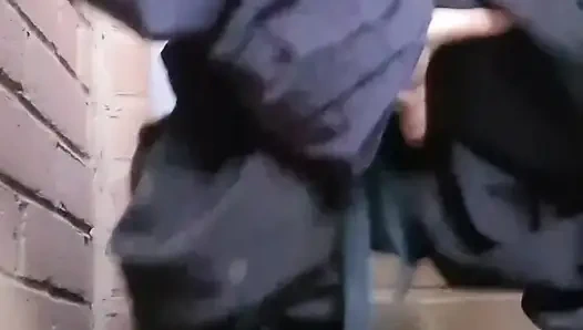 Он сказал писаю на улице и снимай это, так как ты очень любишь это