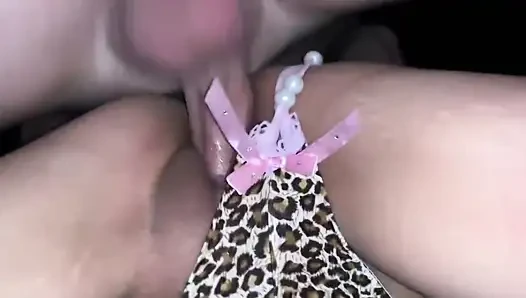 Latin evli kadın yeni iç çamaşırı giyiyor, sıkı amının içine çok zengin boşalıyorum