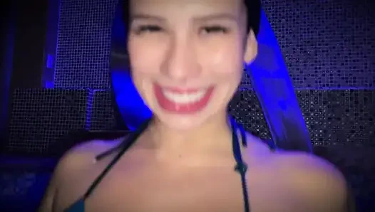 Я Трахаю Подругу Сводной Сестры В Бассейне, Пока Она Идёт Выпить