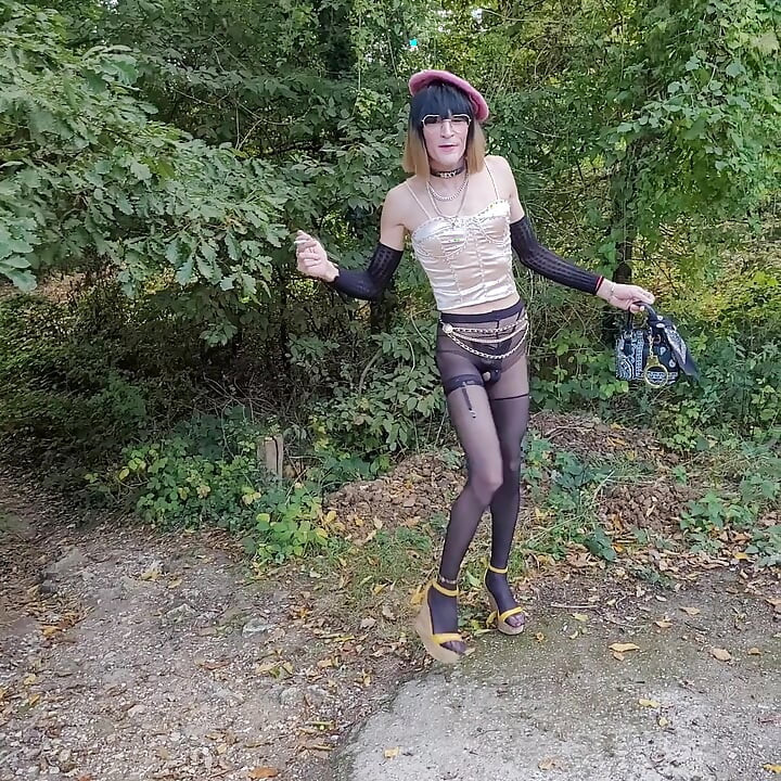 Exhibit P🚗U B L I C en Pute on a Parking Lot in the Forest, at La Faisanderie 91. Fanciful Tights, Thong [4sep25] Meet CoKiiNE! VaneSsaBiTCHx