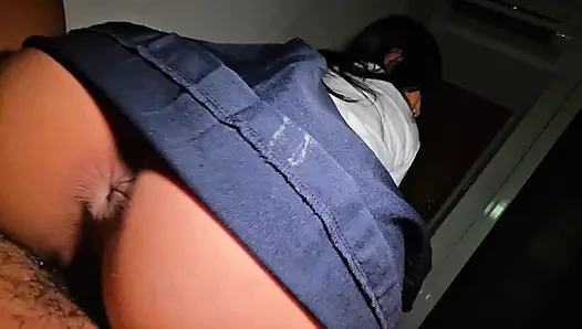 Harika poposu olan okul kızı erkek arkadaşı tarafından kaydediliyor