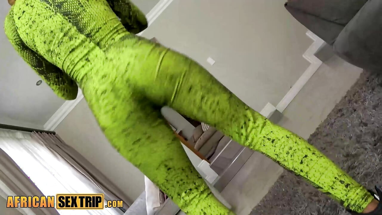 Busty Ebony Amateur Gagging On Euro Cock & Fucked Deep In Doggy