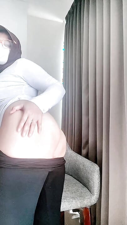 Exercício exausto mostra o corpo perfeito
