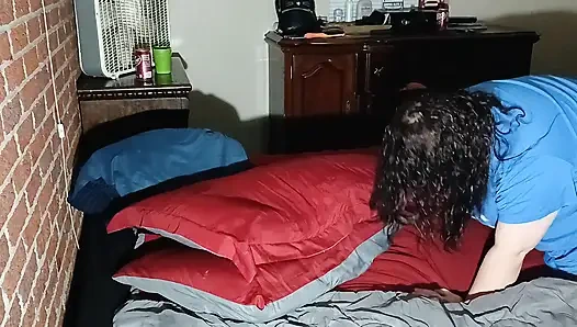 Анальная тренировка, она женщина, обожащая большой черный член