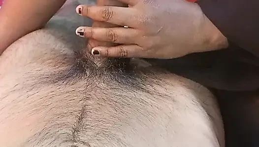 Bhabhi ne devar ka hath se lund ka pani nikala