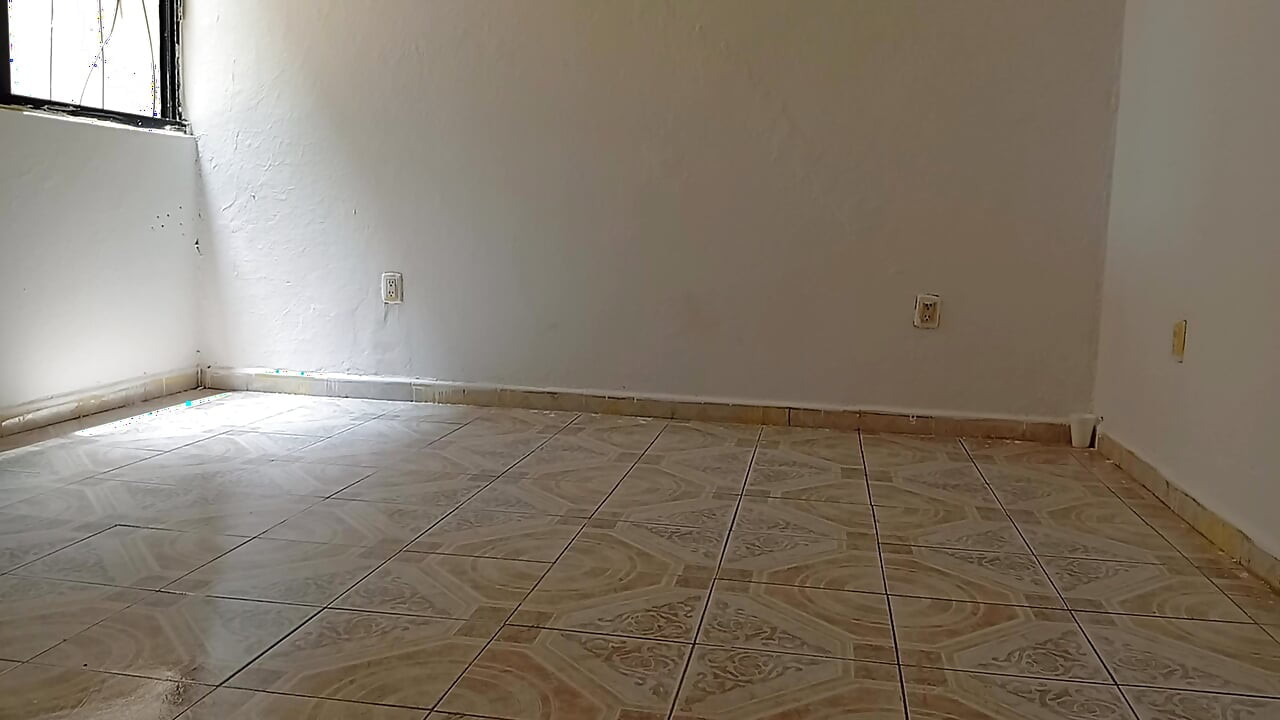 Ich habe das handy aufgenommen, während Frau BBW die reinigung in der wohnung machte