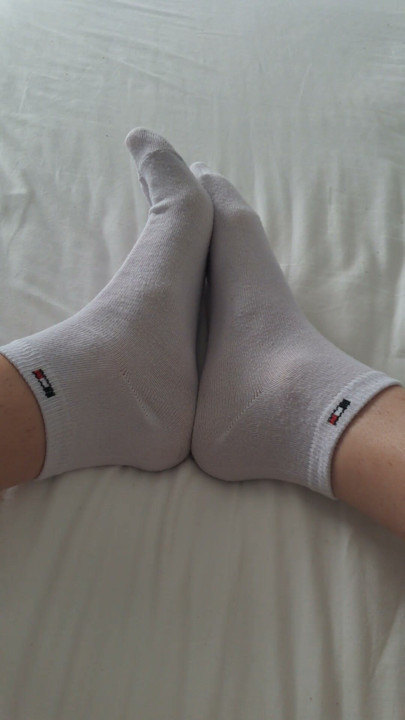 Put your meat stick between my feet