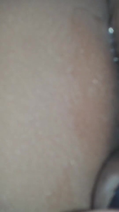 처음으로 그녀의 엉덩이에 엉덩이 플러그와 그녀의 보지 따먹기 | 흑인 대물 자지와 섹스하는 흑인 대물