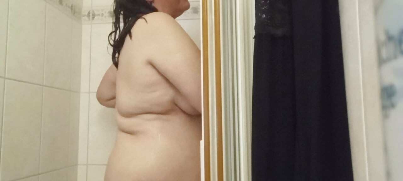 Very close in the shower with Eva Pur