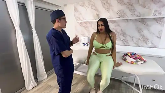 Falsche Masseurin Fickt Latina Grossen Arsch Gefickt, Kommt in Ihren Grossen Und Köstlichen Arsch