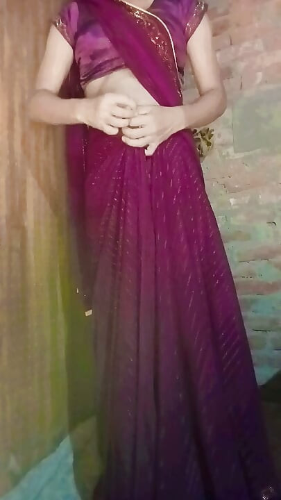 Hot bhabhi mặc saree gợi cảm