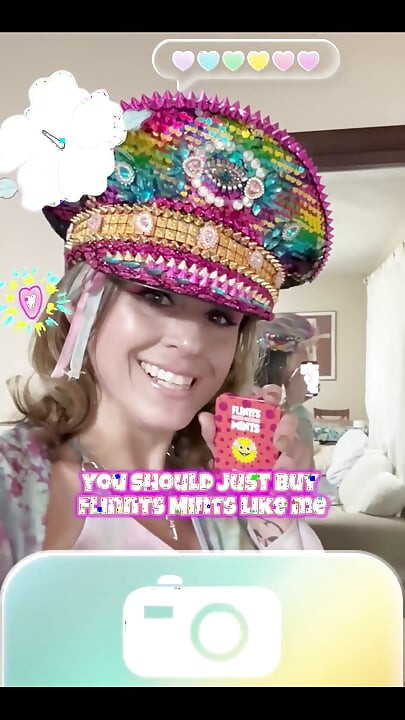 Suzy Wylde'ın yüzü kızarıyor